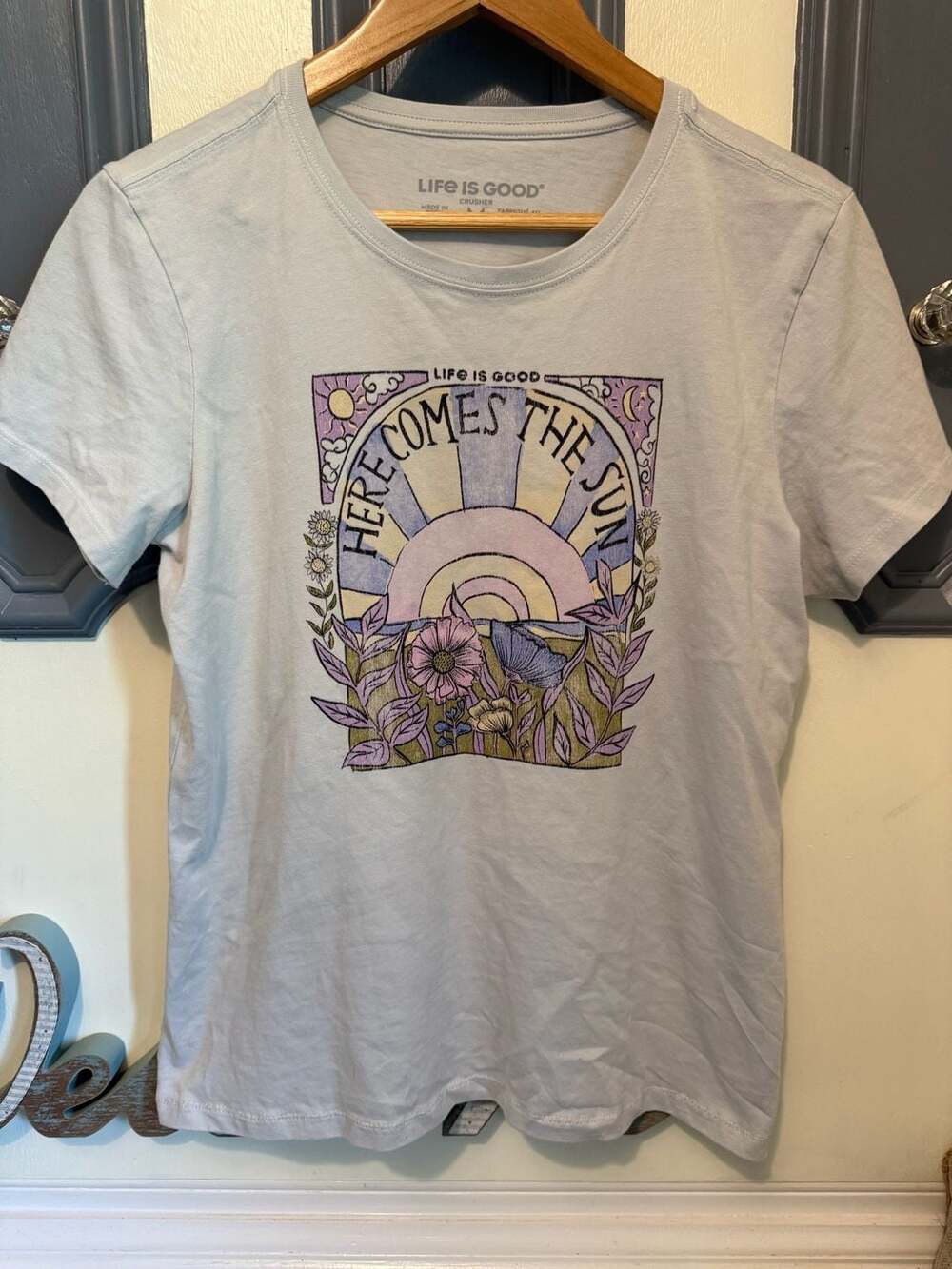 Life Is Good Lavender 'Here Comes The Sun' Short Sleeve Graphic Tee